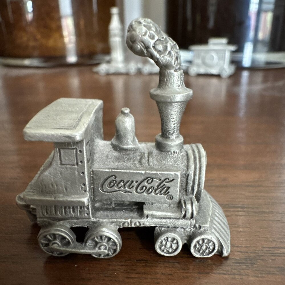 Vtg 1995 Mini Coca-Cola 4 Piece Train Set Engine #1 Bottle Bear Car & Caboose - Picture 3 of 16